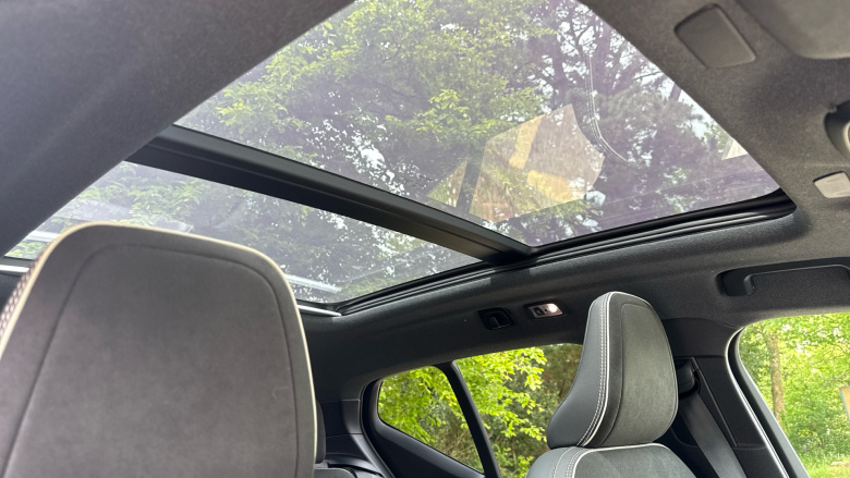 Volvo Xc40 2.0 B4P R DESIGN Pro 5dr Auto Petrol Estate